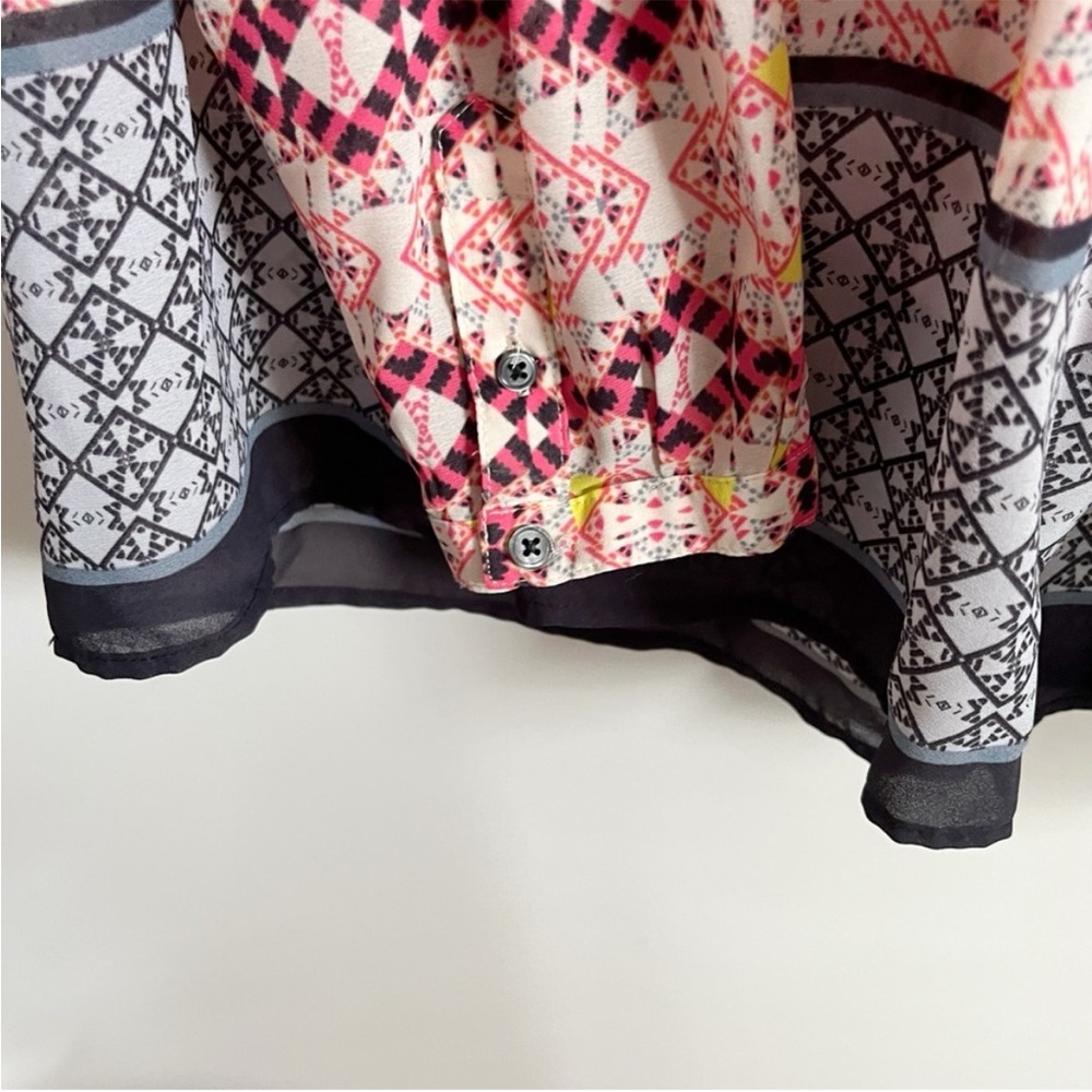 HD in Paris Anthropologie Kaveri shirt white red geometric pleated lightweight - Picture 4 of 10